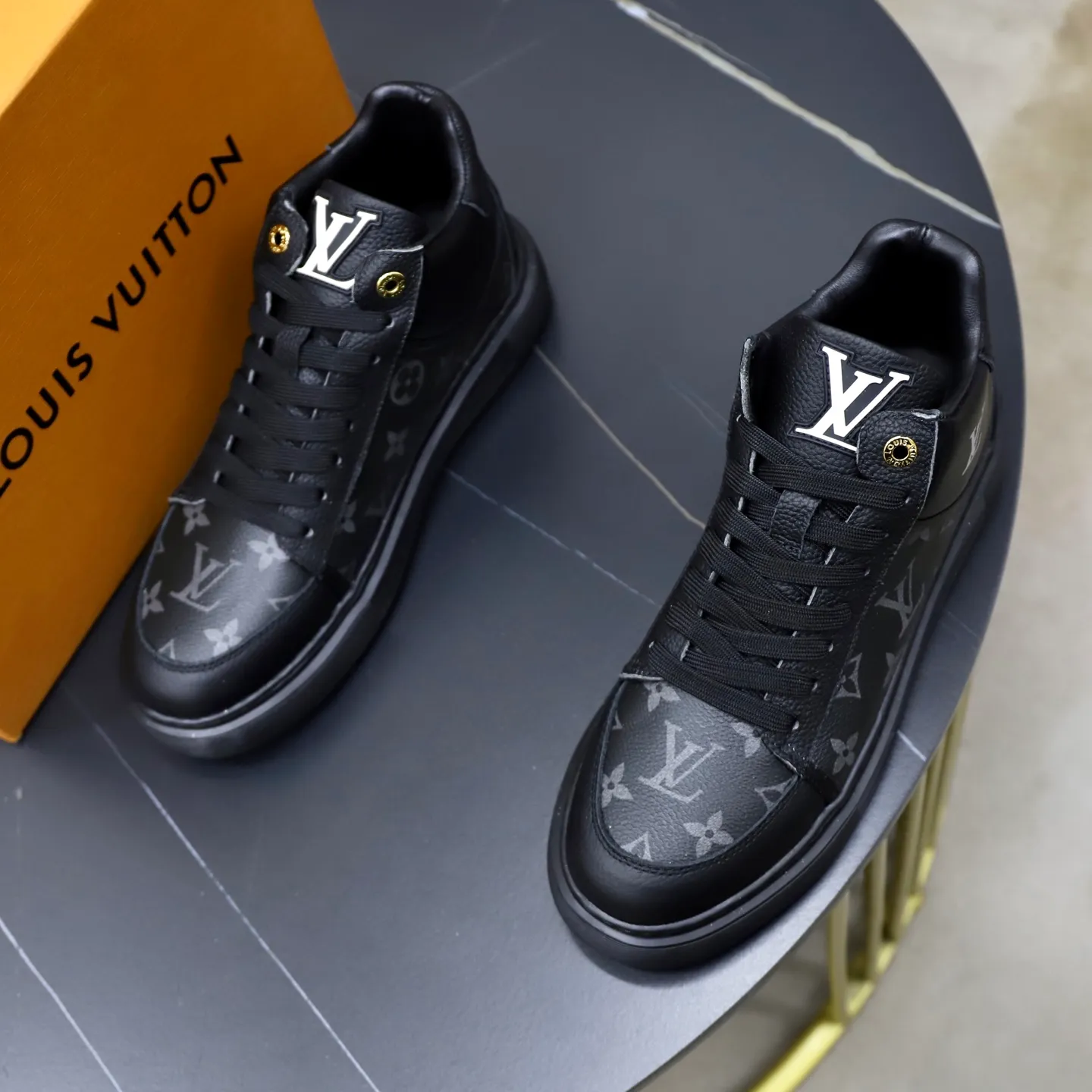 Ex-factory price: 442💰🙅‍♂️🙅‍♂️🙅‍♂️ Brand: LV Louis Vuitton Standard code: 38-44 (45 customized) Grade: Same as the official website Material: Original cowhide material spliced with brand rubber Comfortable and breathable lining Lightweight and wear-resistant sports outsole Style category: Men's fashionable casual shoes Running sneakers Distinguished luxury brand elements Top luxury color: actual picture color
